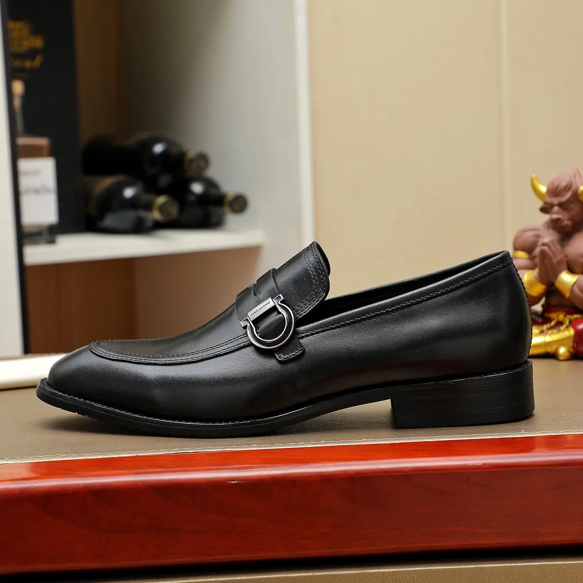 Men's shoes 💰460 Ferragamo [Ferragamo] top imported suit men's shoes 💯Original copy of the official website, product materials: selected imported embossed calfskin + luxury hardware buckle accessories ~ imported water-dyed cow 🐂 leather lining. Strong three-dimensional visual effect, original combination outsole, multiple colors available😘 Size: 39-44 (38.45.46. Customized)